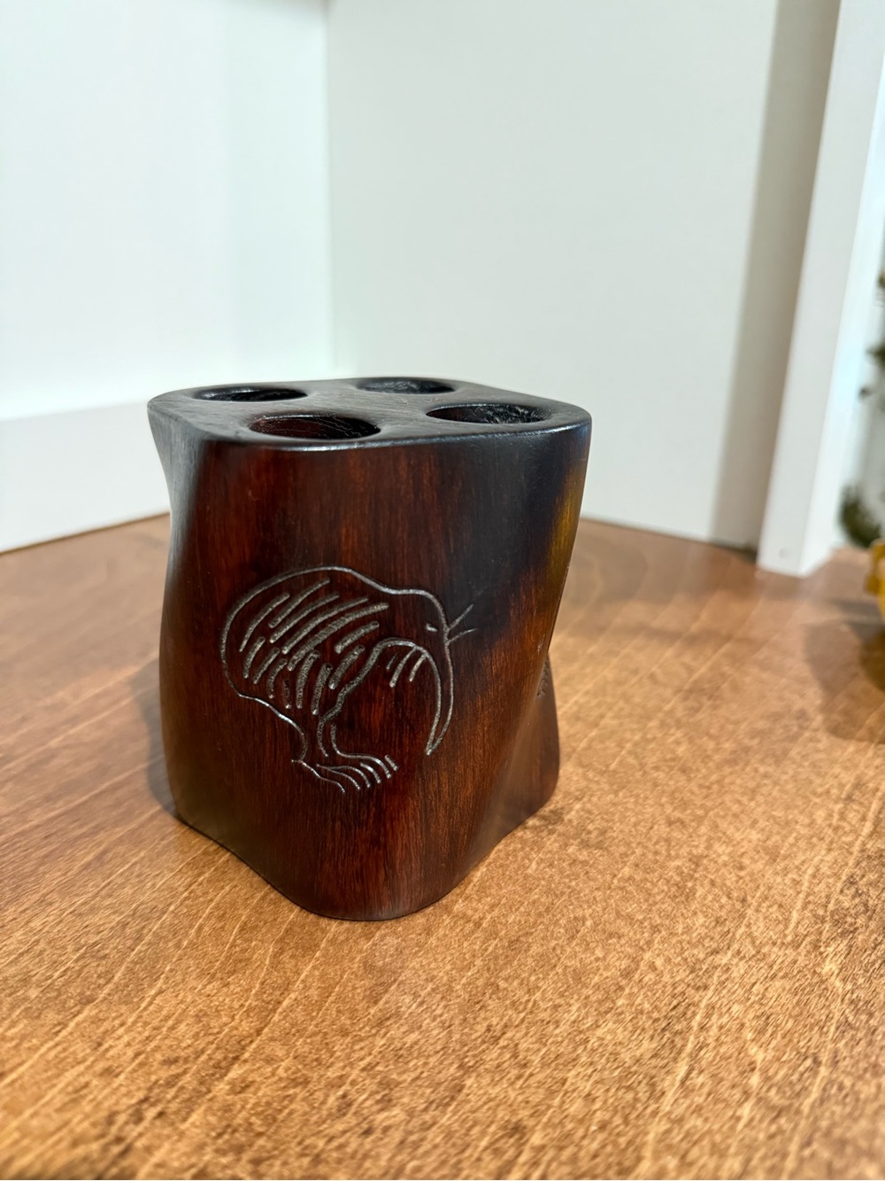 Vintage Handmade Carved Wood Kiwi Bird Pen/Toothbrush Holder from New Zealand